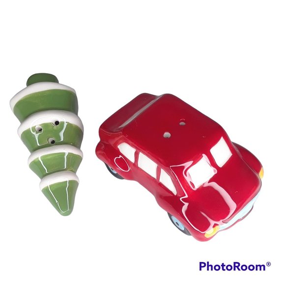 Christmas Salt and Pepper Shakers Red Car Christmas Tree - Picture 6 of 6